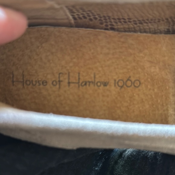 House of Harlow 1960 Gray Flats - Picture 5 of 6